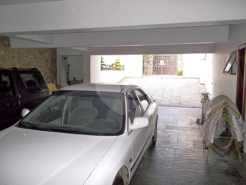 Sobrado à venda com 4 quartos, sendo 2 suítes, em Jardim Leonor, São Paulo, SP