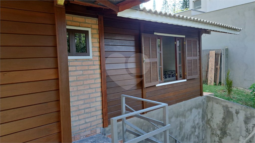 Casa à venda com 3 quartos, sendo 1 suíte, no condomínio Alpes da Cantareira, Mairiporã - SP