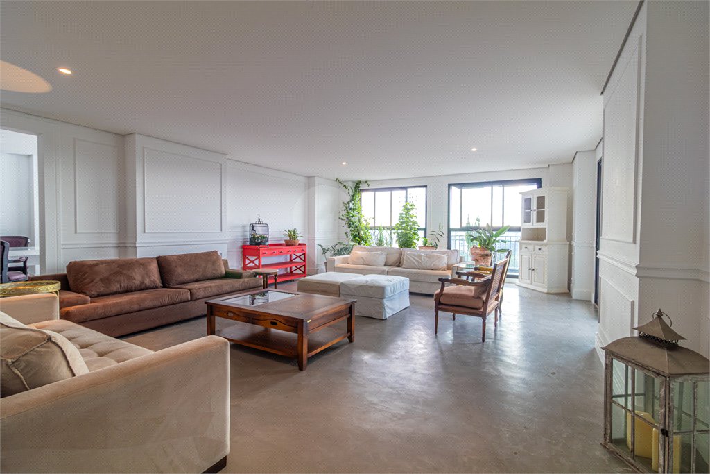 Apartamento à venda com 4 suítes em Jardim Marajoara, São Paulo, SP