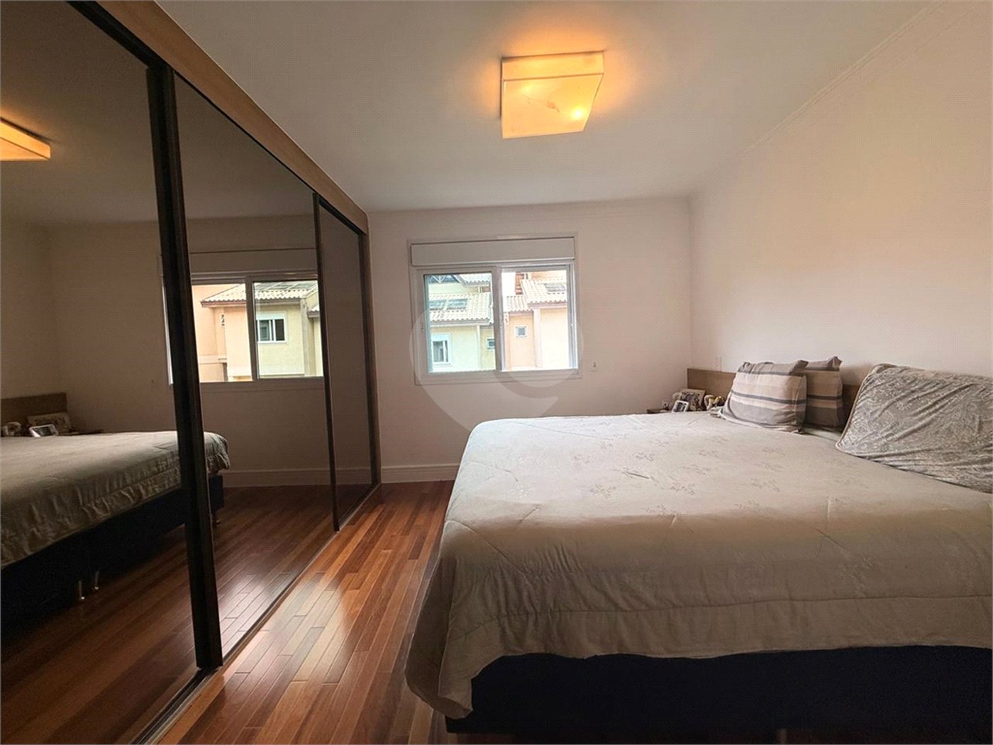 Casa à venda com 4 quartos, sendo 2 suítes, no condomínio Florada da Serra, São Paulo - SP