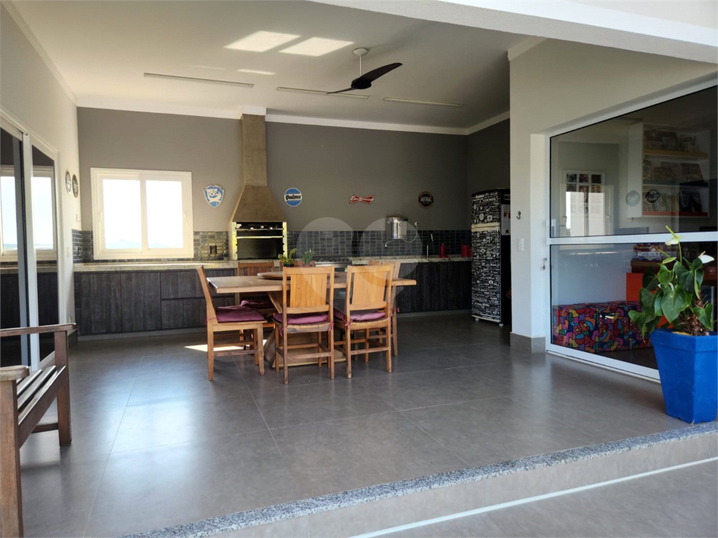 Casa à venda com 4 quartos, sendo 3 suítes, no condomínio Terras de Mont Serrat, Salto - SP