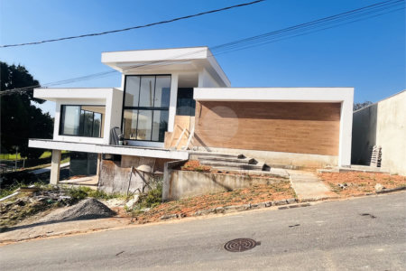 Casa à venda com 3 suítes no condomínio Residencial Green Ville, Rio de Janeiro - RJ