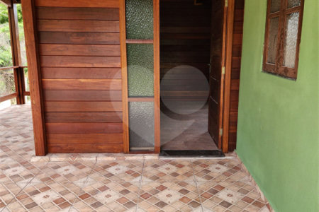 Casa à venda com 2 quartos, sendo 1 suíte, no condomínio Chácara Pedra Grande, Atibaia - SP