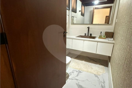 Casa à venda com 4 quartos, sendo 2 suítes,  no condomínio Chacara Marques, Santana de Parnaíba - SP
