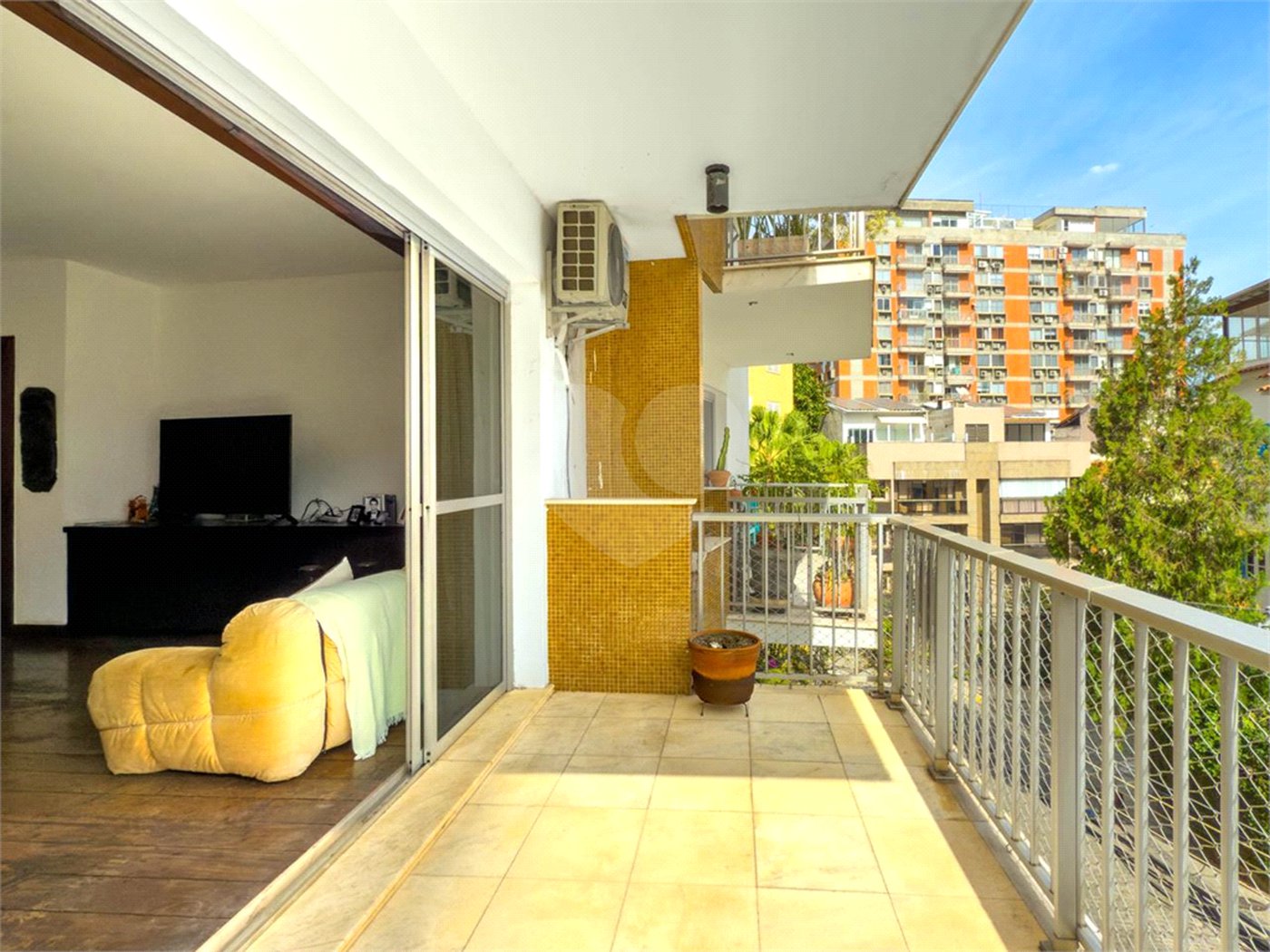 Apartamento à venda com 3 quartos, sendo 1 suíte,  em Lagoa, Rio de Janeiro, RJ