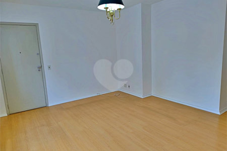 Apartamento à venda com 3 quartos, sendo 1 suíte, em Vila Olímpia, São Paulo, SP