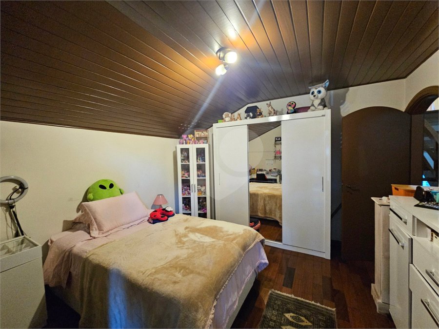 Sobrado à venda com 4 quartos, sendo 2 suítes, em Interlagos, São Paulo, SP
