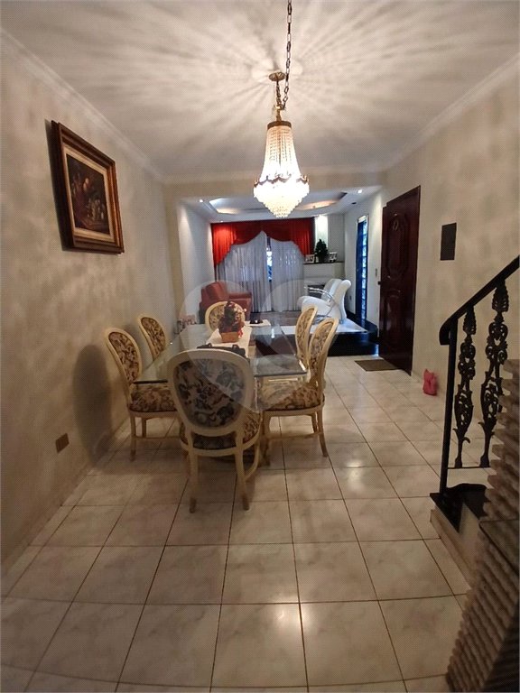 Sobrado à venda com 4 quartos, sendo 2 suítes, em Vila Constança, São Paulo, SP