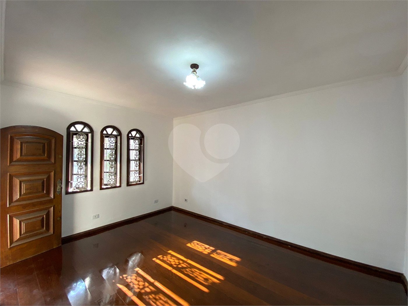 Sobrado à venda com 4 quartos, sendo 1 suíte, em Jardim Medina, Poá, SP