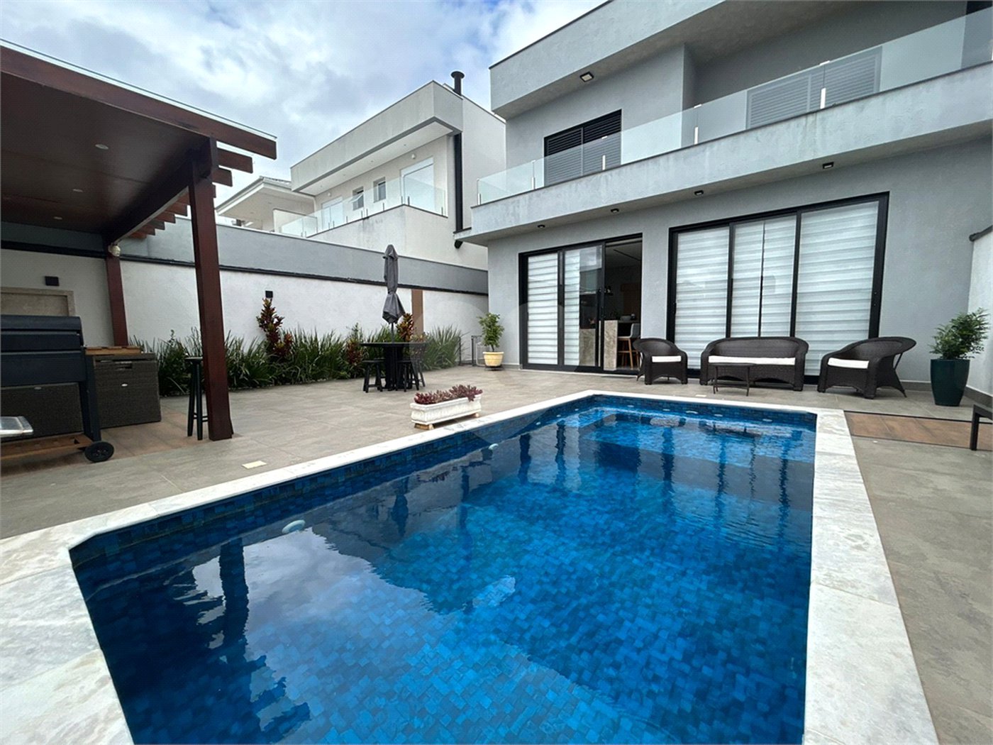 Casa à venda com 3 suítes no condomínio Renascence Residencial, Sorocaba - SP