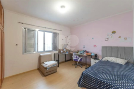 Casa à venda com 5 quartos, sendo 3 suítes, em Vila Santo Estéfano, São Paulo, SP