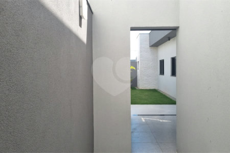 Casa à venda com 3 quartos, sendo 1 suíte, no condomínio Condomíno Helena Maria, Sorocaba - SP