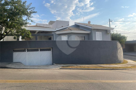 Casa à venda com 4 quartos, sendo 1 suíte, no condomínio Horto Florestal II, Sorocaba - SP