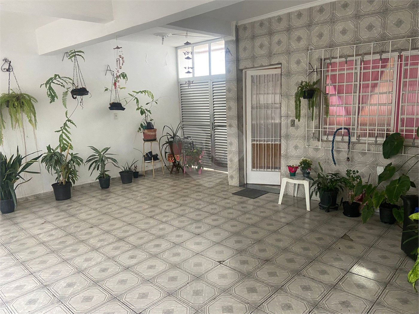 Sobrado à venda com 4 quartos, sendo 2 suítes, em Vila Ruth, Poá, SP