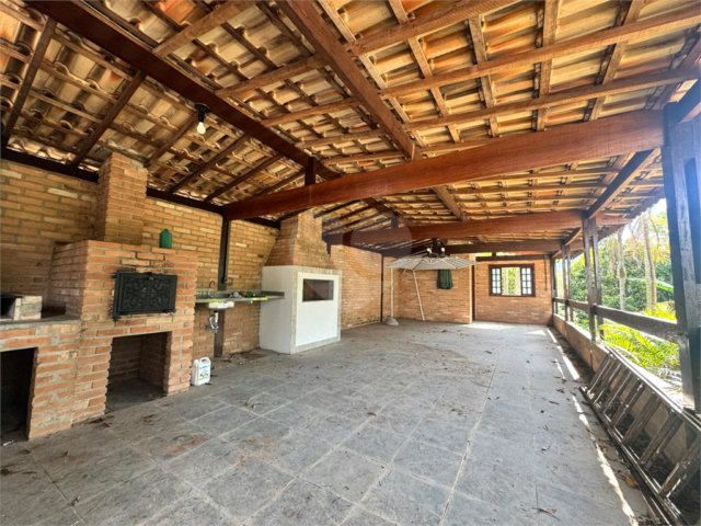 Casa à venda com 5 quartos, sendo 2 suítes,  no condomínio Sausalito, Mairiporã - SP
