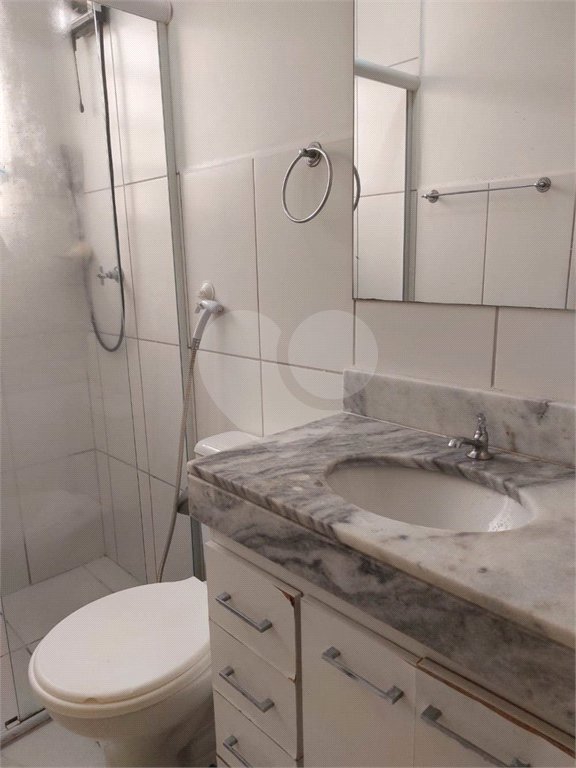 Apartamento no Condomínio Mont Vernon .