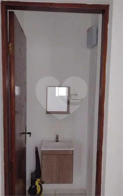 Sobrado à venda com 3 quartos em Jardim Estela Mari, Cotia, SP