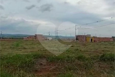 Terreno de 274,68 m² no Residencial Villeneuve