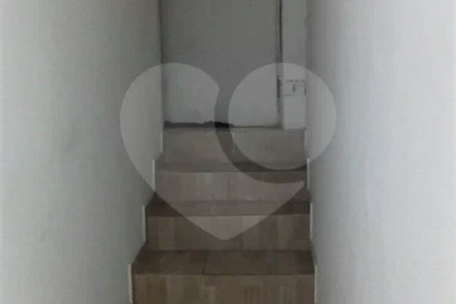 IMÓVEL COM SOBRADO + OUTRA CASA NO TERRENO, ÓTIMA PARA RENDA OU FAMÍLIA GRANDE