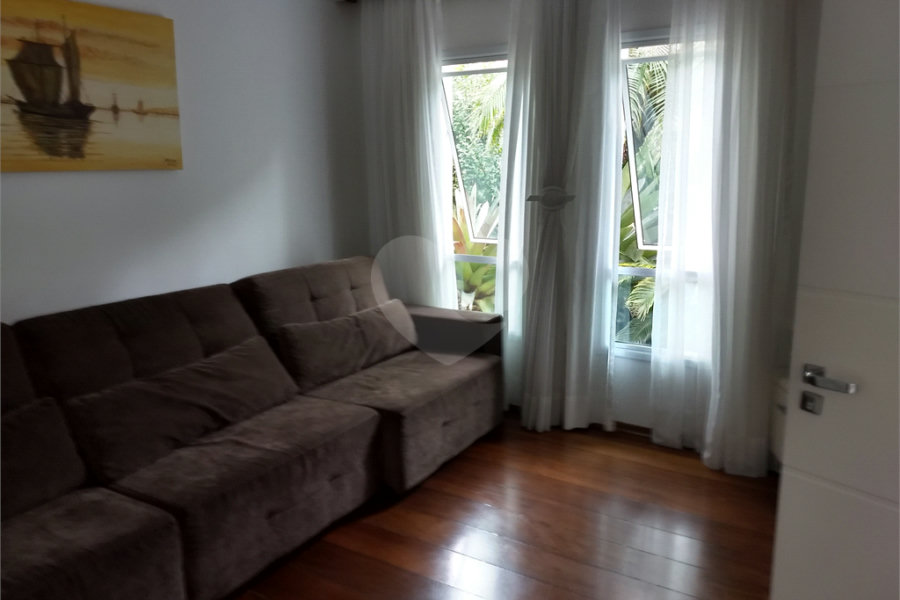 Casa Térrea à venda ou para alugar com 4 suítes em Horto, São Paulo, SP