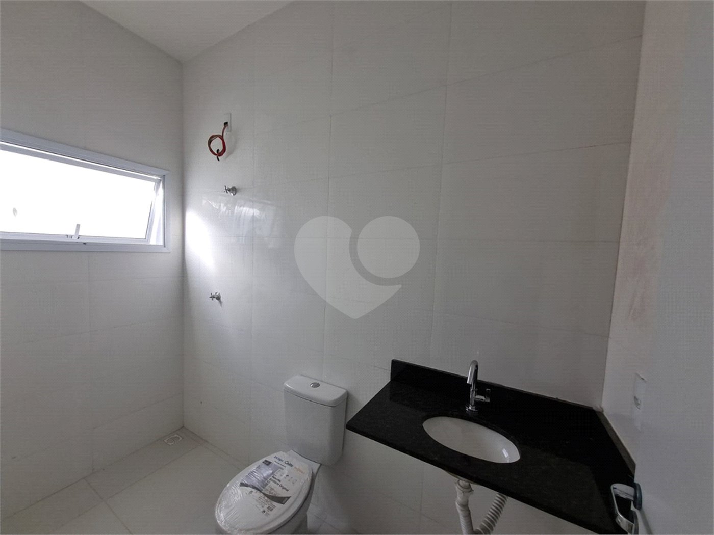 Casa à venda com 2 suítes no condomínio Residencial Américo Figueiredo, Sorocaba - SP