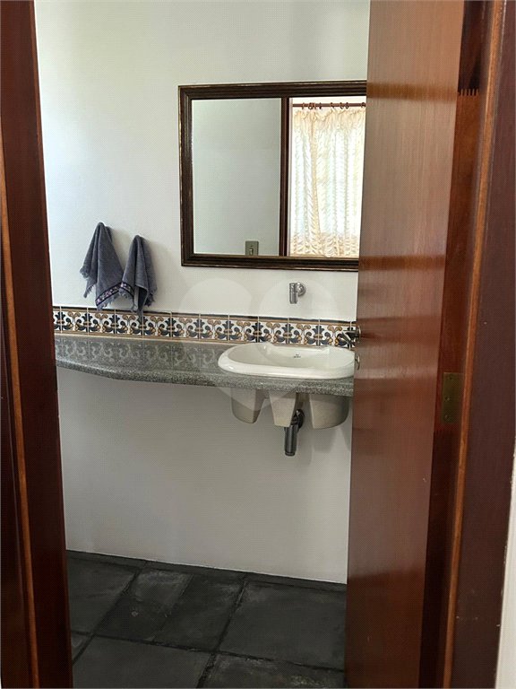 Casa à venda com 5 quartos, sendo 3 suítes, no condomínio Estância Marambaia, Vinhedo - SP