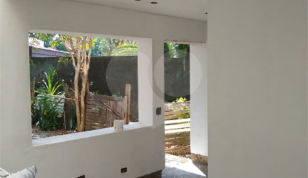 Sobrado à venda com 4 quartos, sendo 3 suítes,  em Morumbi, São Paulo, SP