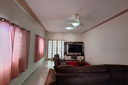 Casa à venda com 3 quartos, sendo 1 suíte, em Parque Residencial Cândido Portinari, Ribeirão Preto, SP