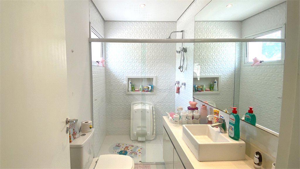 Casa à venda com 4 quartos, sendo 3 suítes, no condomínio Brisa Verde, São Paulo - SP