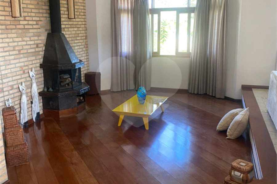 Casa à venda com 5 quartos, sendo 4 suítes, no condomínio Lago do Imperador, Mairiporã - SP