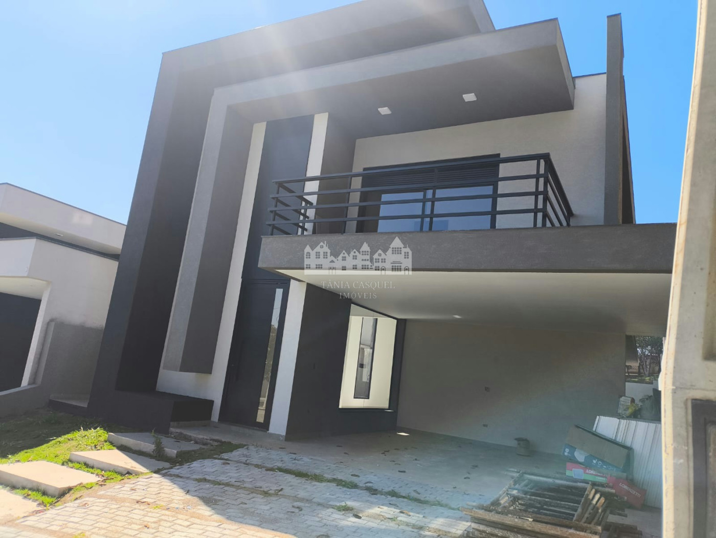 Casa à venda com 5 quartos, sendo 3 suítes, no condomínio Figueira Garden, Atibaia - SP