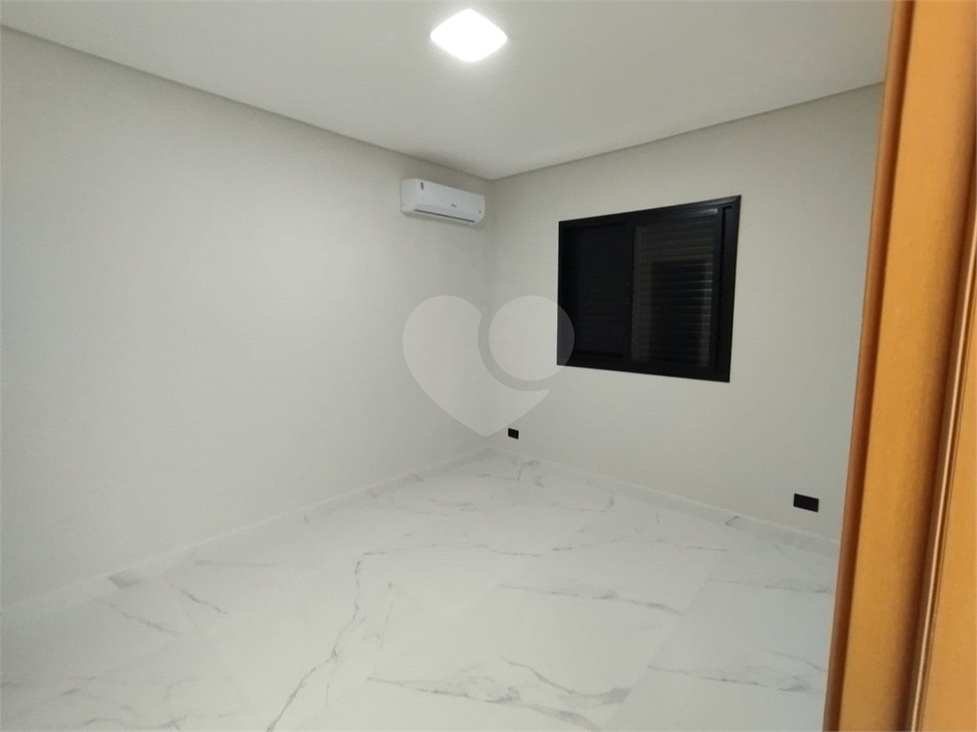 Casa à venda com 3 quartos, sendo 2 suítes, em Cachoeirinha, Bom Jesus dos Perdões, SP