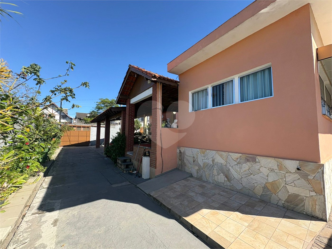 Casa Térrea à venda com 3 quartos em Vila Áurea, Poá, SP
