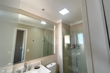 Apartamento de 127 m² em andar alto, com vista livre, 3 suítes planejadas, sacada gourmet envidraçada, 2 vagas e lazer completo, próximo ao Shopping Golden Square e à Avenida Kennedy.