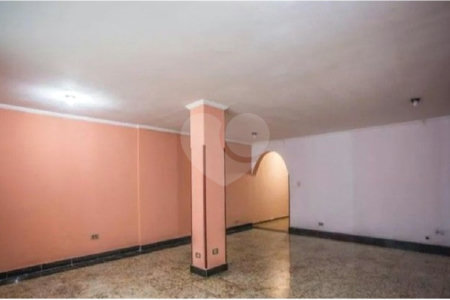 Sobrado à venda com 4 quartos, sendo 1 suíte,  em Vila Parque Jabaquara, São Paulo, SP