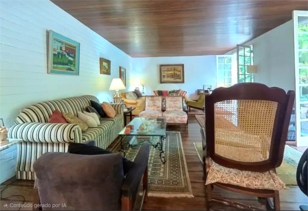 Casa à venda com 4 quartos, sendo 2 suítes,  em Jardim Botânico, Rio de Janeiro, RJ