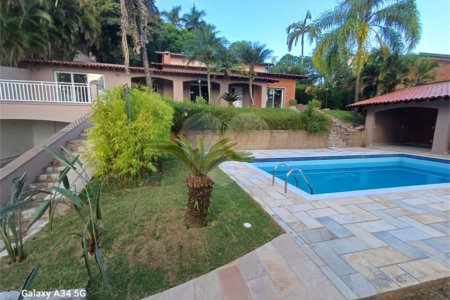 Casa à venda ou para alugar com 5 quartos, sendo 2 suítes, no condomínio Fazenda São Joaquim, Vinhedo - SP