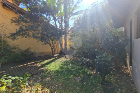 Casa Térrea à venda com 4 quartos, sendo 2 suítes, em Interlagos, São Paulo, SP