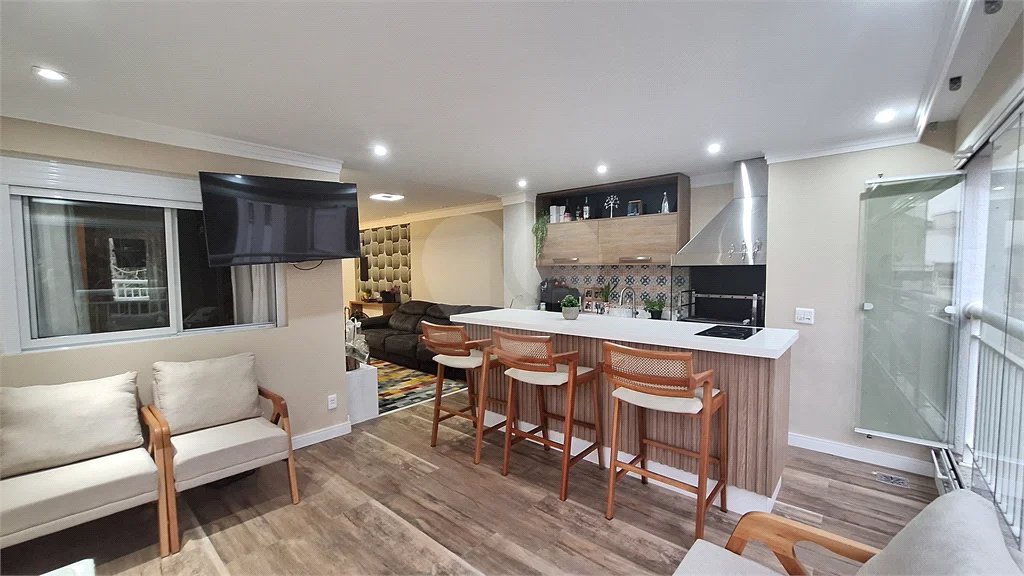 Apartamento à venda com 3 quartos, sendo 1 suíte,  em Vila Leonor, São Paulo, SP