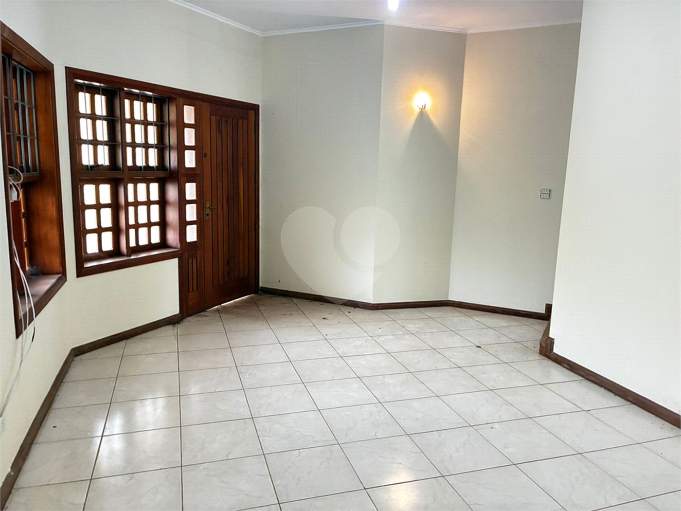 Sobrado para alugar com 4 quartos, sendo 2 suítes,  no Centro, Três Lagoas, MS