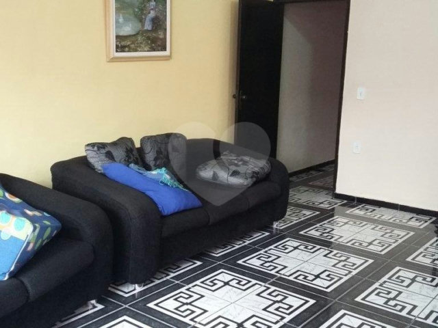 Sobrado à venda com 3 quartos em Parque Peruche, São Paulo, SP