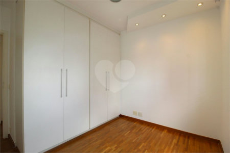 Apartamento à venda com 3 quartos, sendo 1 suíte,  em Vila Olímpia, São Paulo, SP