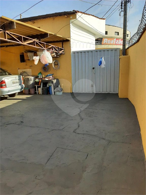 Casa com Salão Comercial no Aracy
