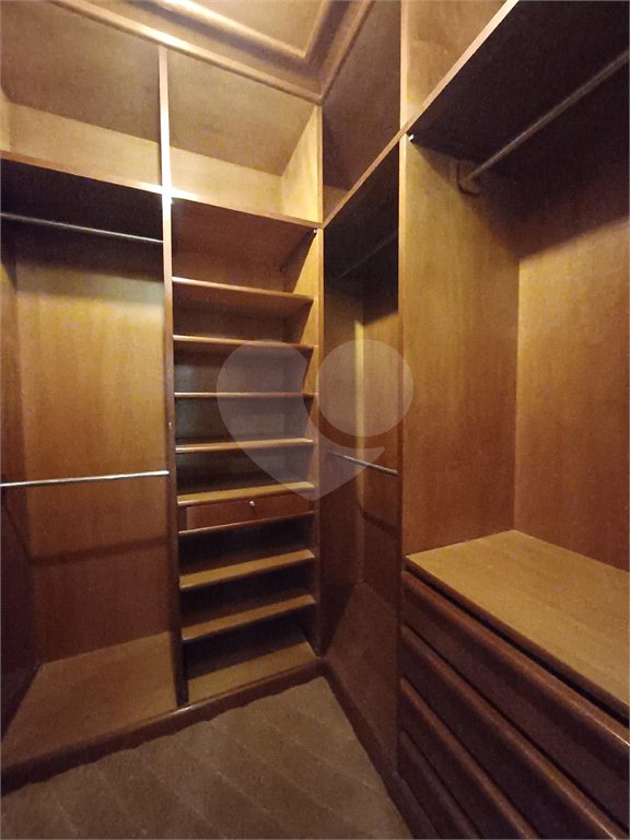 Casa à venda com 6 suítes no condomínio Portal da Raposo, Sorocaba - SP