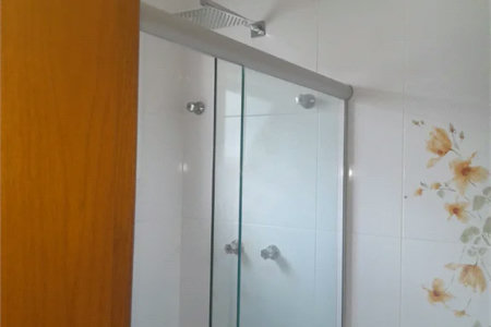 Casa à venda ou para alugar com 4 suítes em Chácaras São Carlos, Cotia, SP