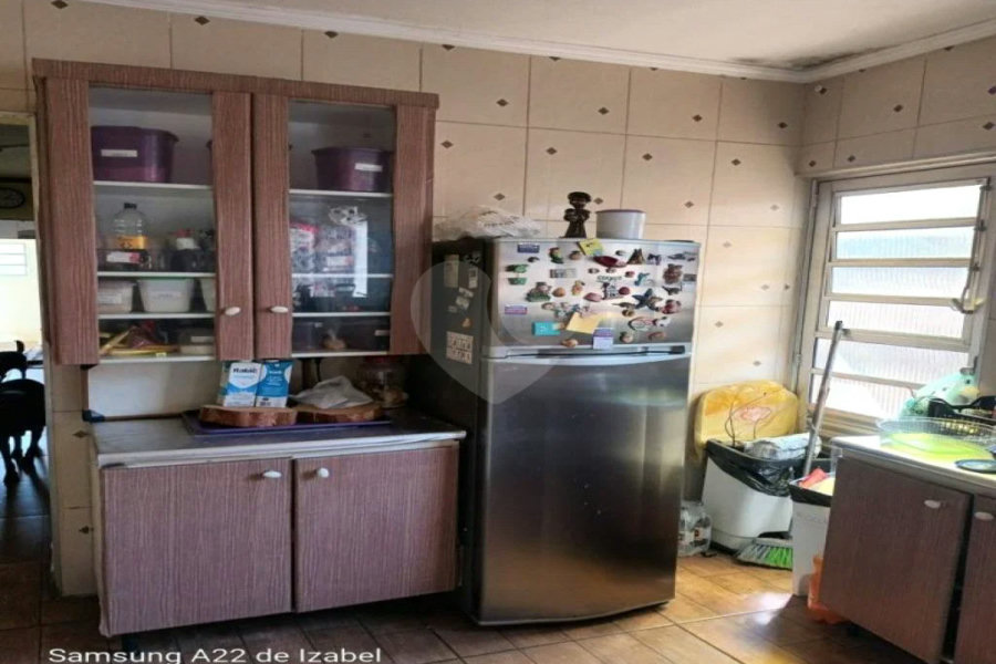 Terreno grande com 2 casas em São Paulo! Casas bem arejadas.