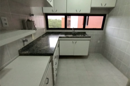 Apartamento à venda com 3 quartos, sendo 1 suíte, em Vila Andrade, São Paulo, SP