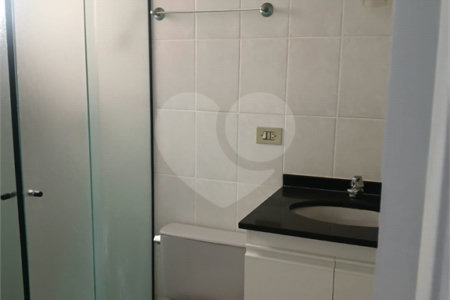 Apartamento à venda com 3 quartos, sendo 1 suíte,  em Enseada, Guarujá, SP