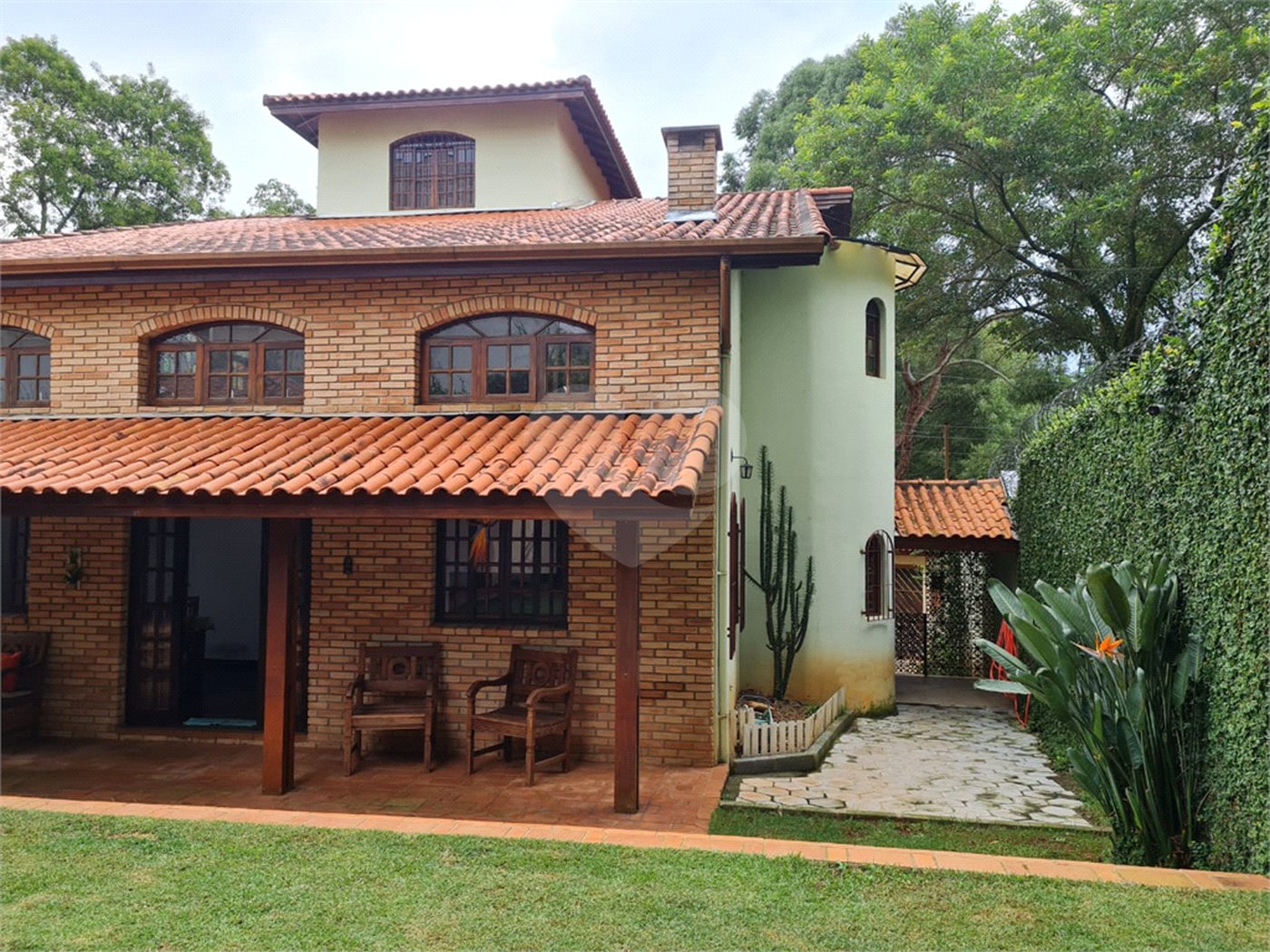 Sobrado à venda com 4 quartos, sendo 1 suíte,  em Jardim Leonor Mendes de Barros, São Paulo, SP