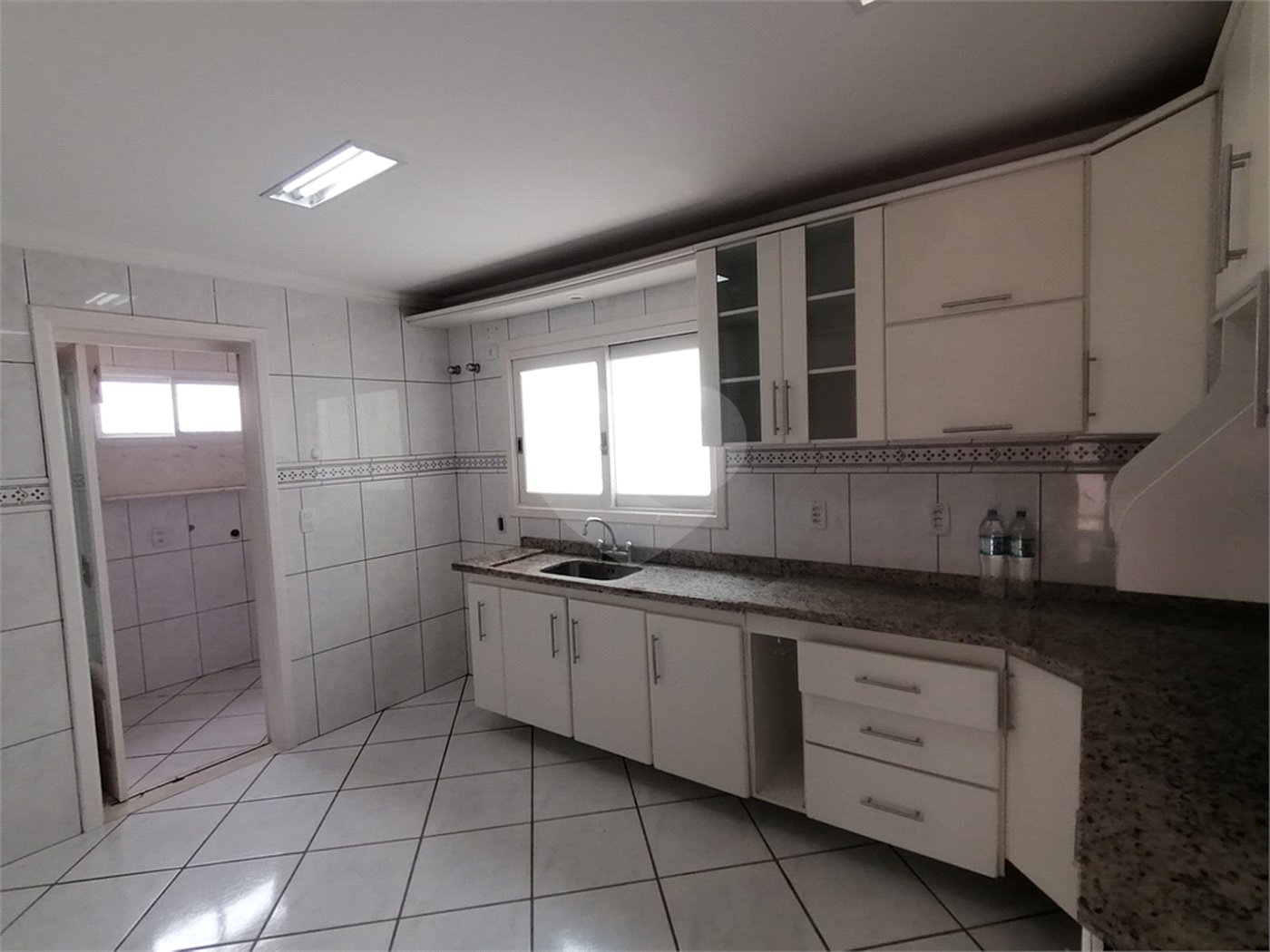 Casa para alugar com 3 quartos, sendo 1 suíte, no condomínio Recanto dos Paturis, Vinhedo - SP